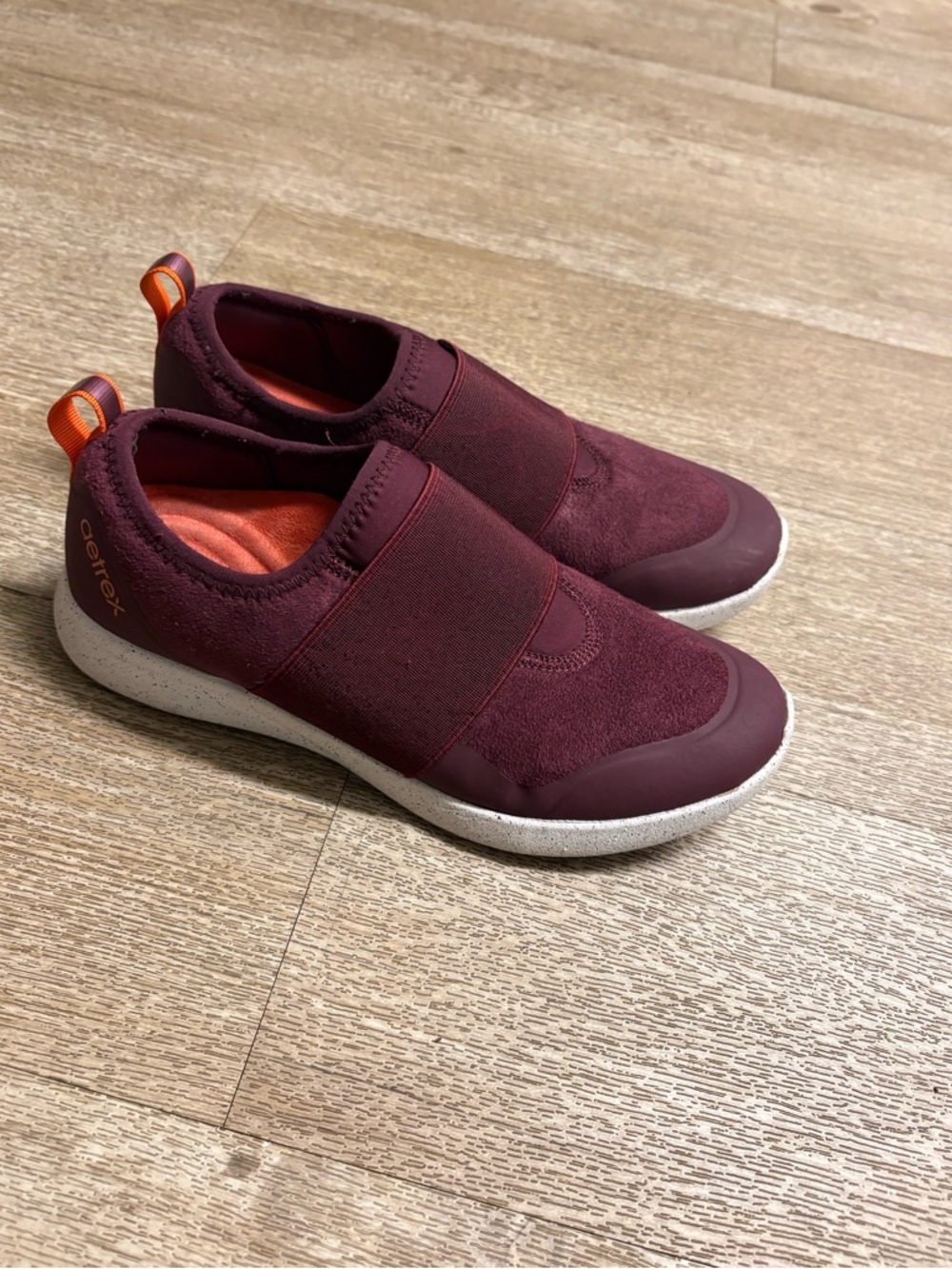 AETREX MAROON DEMI ARCH SUPPORT SNEAKER SIZE 7